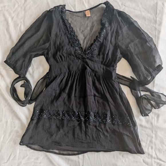 Elegant Black Blouse - Picture 8 of 8